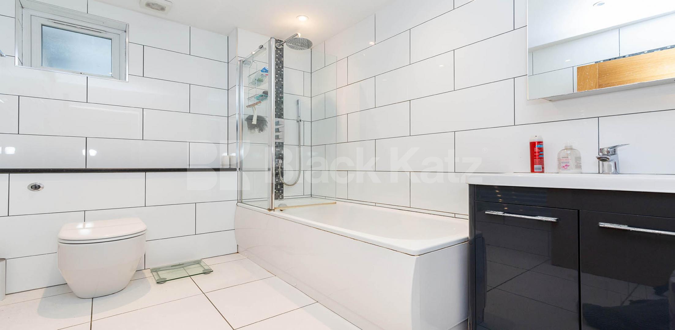 			STUNNING 1 BEDROOM APARTMENT, 1 Bedroom, 1 bath, 1 reception Flat			 Avenue Road, Seven Sisters-Harringay